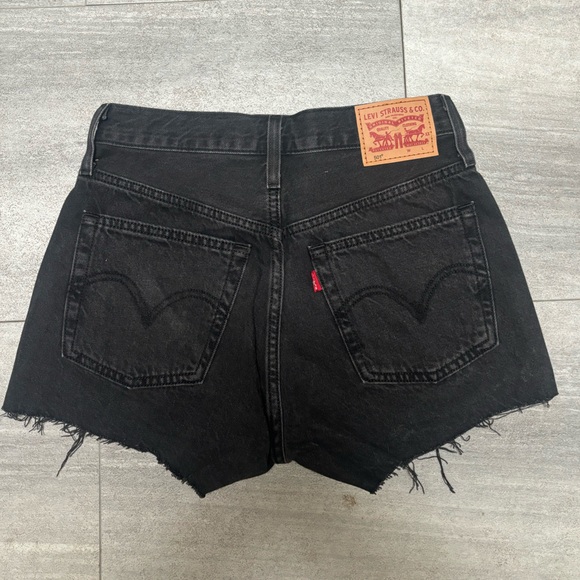 BRAND NEW NEVER WORN Levi's black shorts - Picture 2 of 3